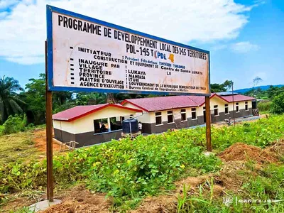 Vue sur l'ensemble des bâtiments du Centre de santé Lukaya