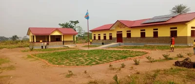 Aperçu de deux bâtiments du Centre de Santé de Mbulungu