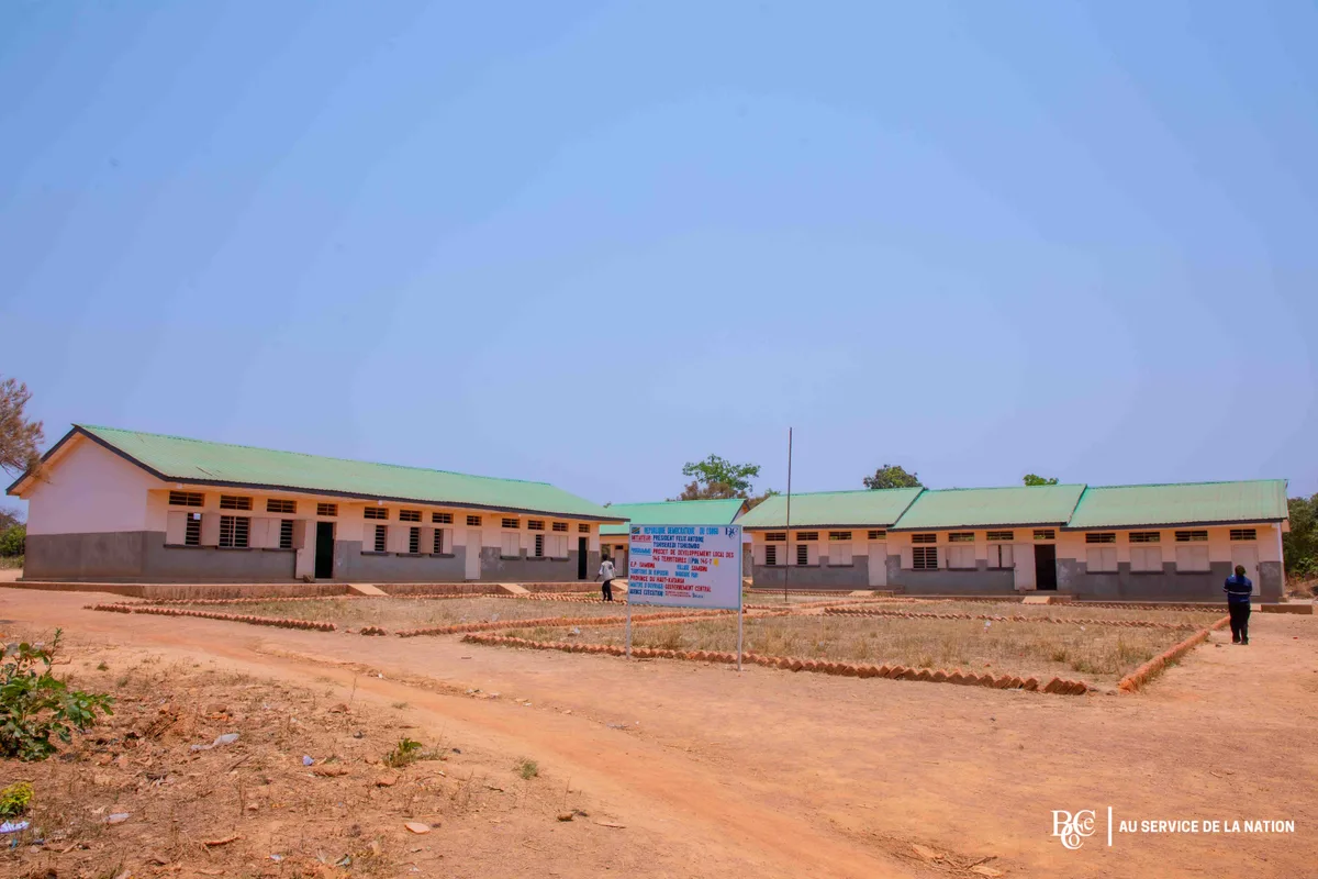 Une vue d'ensemble de l'école primaire Sambwa
