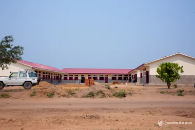 Un aperçu d'ensemble de l'école.