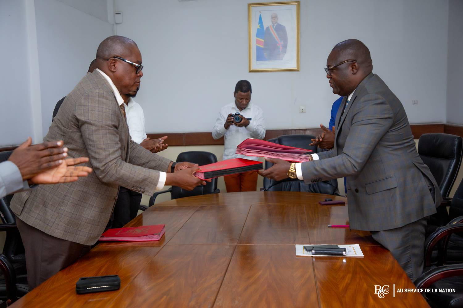 Modernisation de la Province du Sankuru : 
Le gouverneur Jules Lodi signe un protocole d'accord avec le BCECO !
