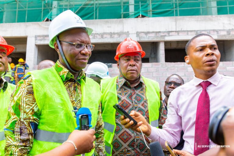 Couverture Santé Universelle _ Samuel Roger Kamba suit de près les travaux la troisième phase du centre hospitalier universitaire renaissance 10