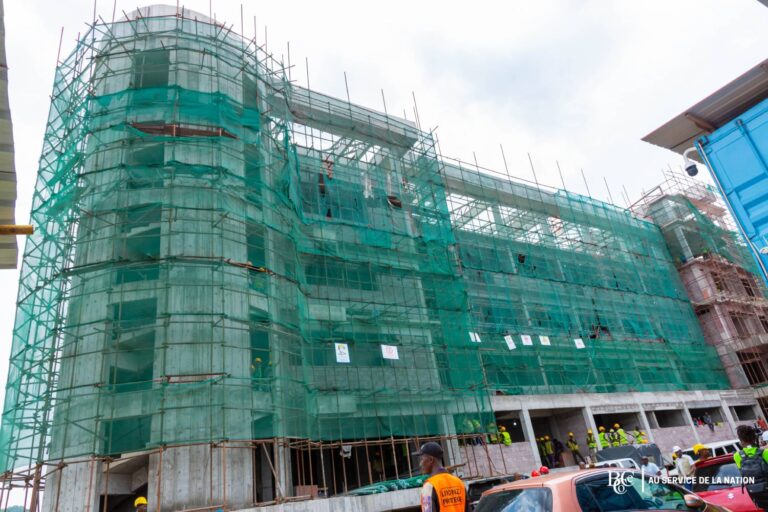 Couverture Santé Universelle _ Samuel Roger Kamba suit de près les travaux la troisième phase du centre hospitalier universitaire renaissance 11