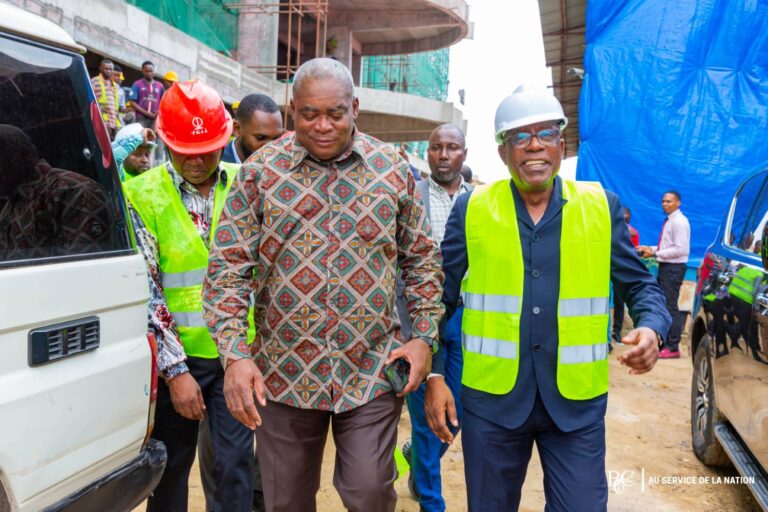 Couverture Santé Universelle _ Samuel Roger Kamba suit de près les travaux la troisième phase du centre hospitalier universitaire renaissance 7